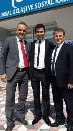 Giyimleriyle dikkat çektiler