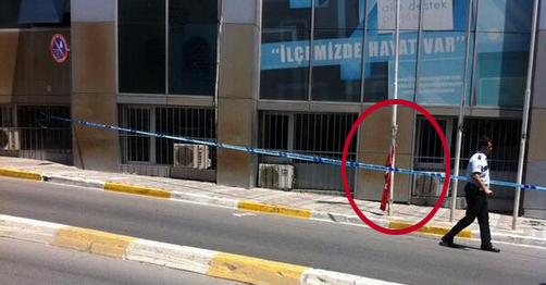 Bayrak indirmeye çalışırken, indirildi!