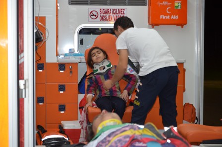 Karaman'da otomobil duvara çarptı: 5 yaralı
