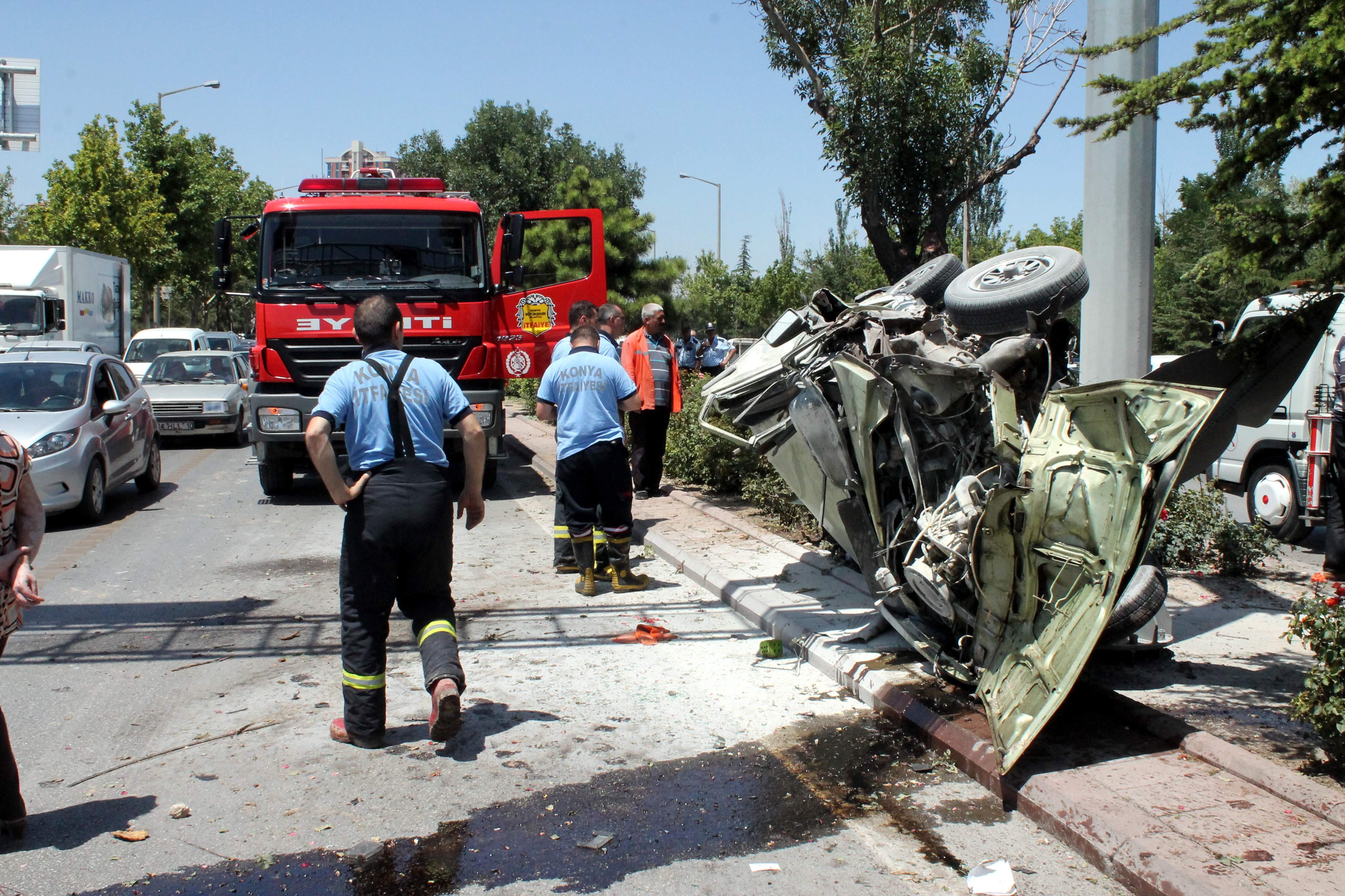 Hurdaya dönen otomobil sürücüsü yaralandı