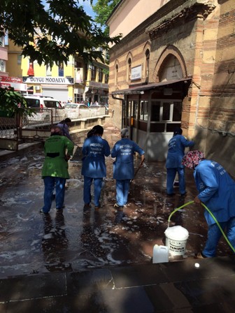 Belediye'den camilere temizlik