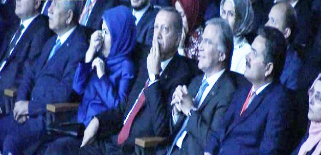 Başbakan Erdoğan belgeseli ağlattı