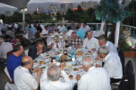 Esnaf ve Sanatkarlar iftar yemeğinde buluştu