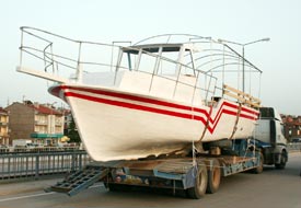 SIĞ sularda yüzen tekne geldi