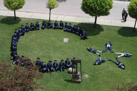 SÜ en güzel mezuniyet fotoğrafını seçiyor