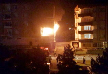 Akşehir’de apartman yangını korkuttu