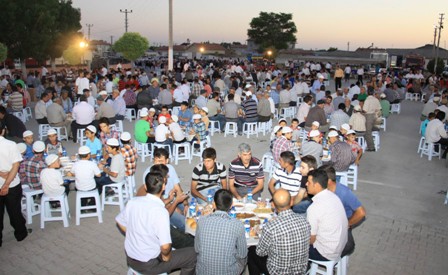 Karatay mahalle iftarları sürüyor
