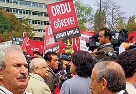 "Ordu Göreve" pankartı can yakacak