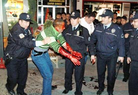 Zafer'de JİLETLE kendini doğradı