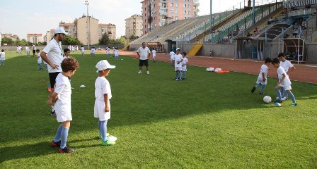 Selçuklu'da yaz spor okullarında futbola yoğun ilgi
