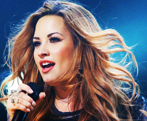 Demi Lovato İstanbul konserinde neler yaşandı -Detaylar