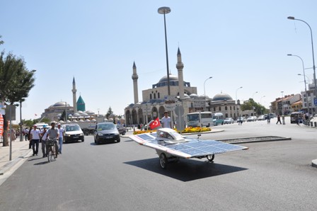 KTO KARATAY ÜNİVERSİTESİ 2 ARABAYLA TÜBİTAK YARIŞLARINA HAZIR