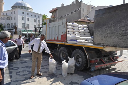 Cihanbeyli’de 600 aileye yardım
