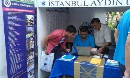 İstanbul Aydın t Üniversitesi  tercih merkezine yoğun ilgi