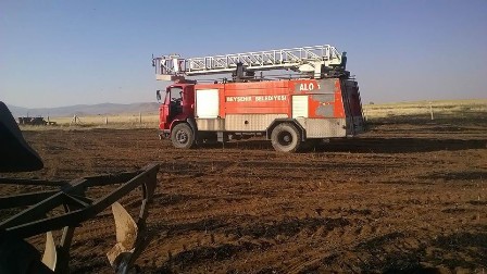 200 dekarlık ekili alan kül oldu