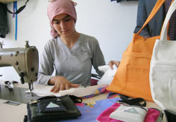 Atık kumaşlar çanta oluyor