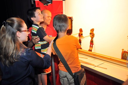 Akşehirli çocuklar hacivat karagöz oynattı