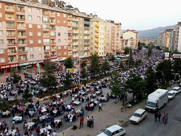 Konya Büyükşehir Belediyesinden 15 bin kişiye iftar