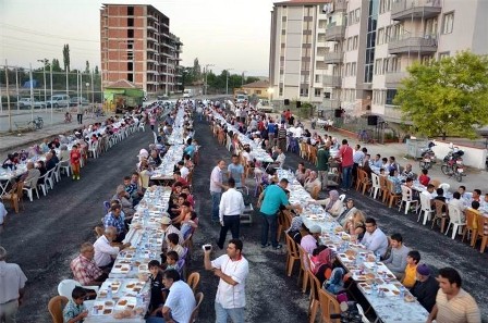 Ereğli’de mahalle iftarlarına yoğun ilgi