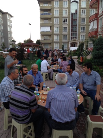 Akkonak  komşuları iftarda buluşturdu