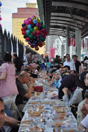 Bayrampaşa Belediyesi'nin "Bereket Ekspresi" Konya'da