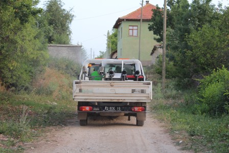 Beyşehir'de cadde ve sokaklara gül suyu sıkılıyor