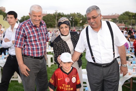 Meram Belediyesi’nden yetim çocuklara iftar