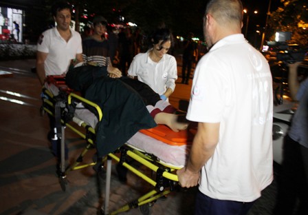 Konya'da küçük kız hamile annesini bir an olsun bırakmadı