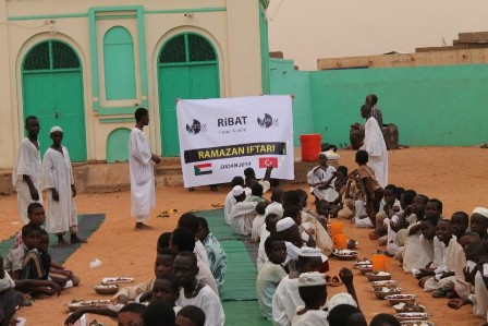 Ribat Sudan'da yüzleri güldürüyor