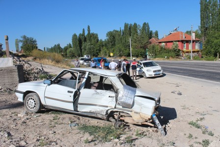 Konya'da minibüsle otomobil çarpıştı: 2 yaralı