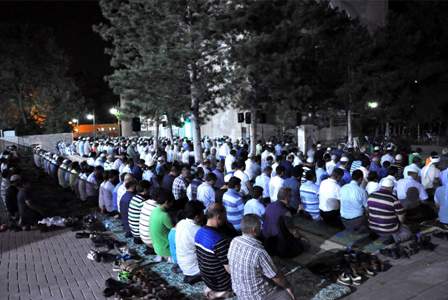 Gök Kubbe Altında Teravih Namazı Bu Yıl da Yoğun İlgi Görüyor