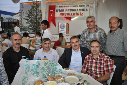 Memurlar iftarda buluştu