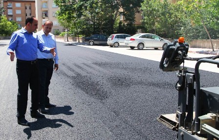Başkan Altay, asfalt çalışmalarını yerinde inceledi