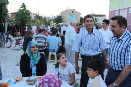 Gün geçtikçe İftar Programların coşkusu ve yoğunluğu artıyor