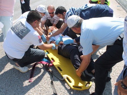 Uygulama yapan polise çarptı