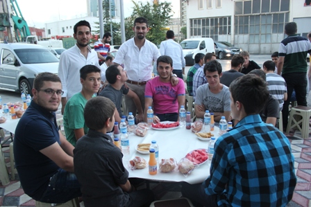 TUSKAD’tan örnek iftar