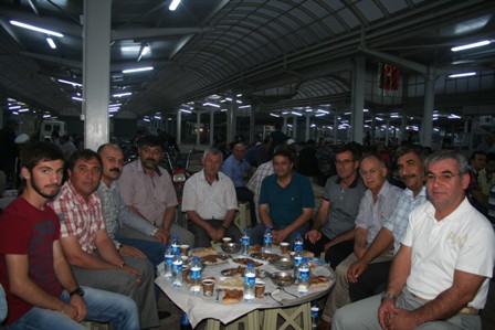 Ilgın'da esnaf, iftarda bir araya geldi