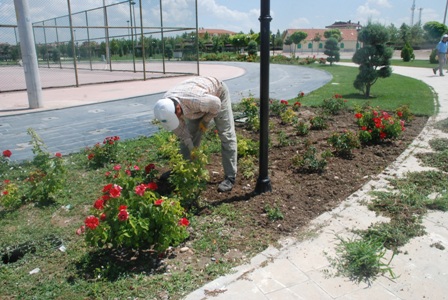 Karatay'da parklar bayrama hazırlanıyor