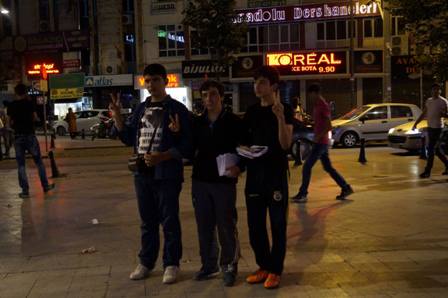 Bu duruş dalga dalga yayılıyor