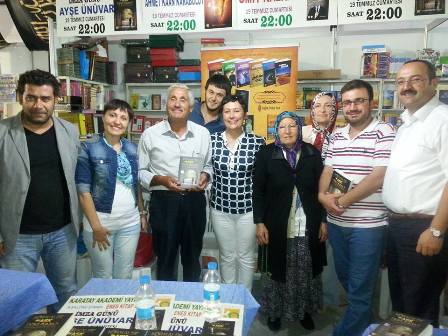 Üç yazarlı imza günü