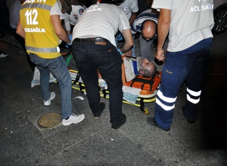 Konya’da otomobil yayaların arasına daldı: 2 yaralı