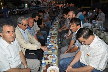 İftarlarını simitle açtılar