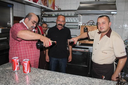 Konyalı pastane sahibinden İsrail’e kolalı protesto