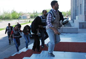 Zehir tacirleri yakalandı