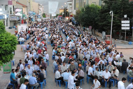 Başkan Akyürek İftarda Yunaklılarla Buluştu