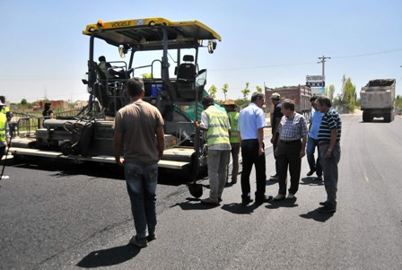 Başkan Akkaya asfalt çalışmalarını denetledi