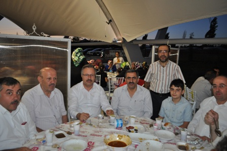 İbrahim Bayrak, dostlarını iftarda buluşturdu