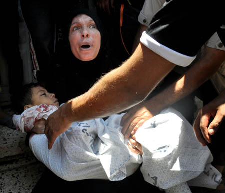 Gazze'de ölenlerin sayısı 900'e yükseldi