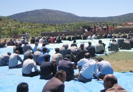 Çiftçiler yağmur duasına çıktı