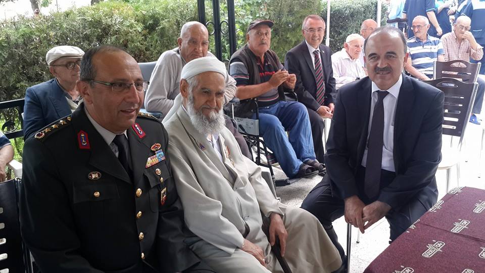 Vali Erol ve beraberindeki heyet Huzurevini ziyaret etti